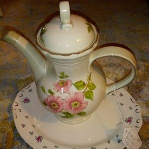 Mikasa China . tea/ coffee pourer is new